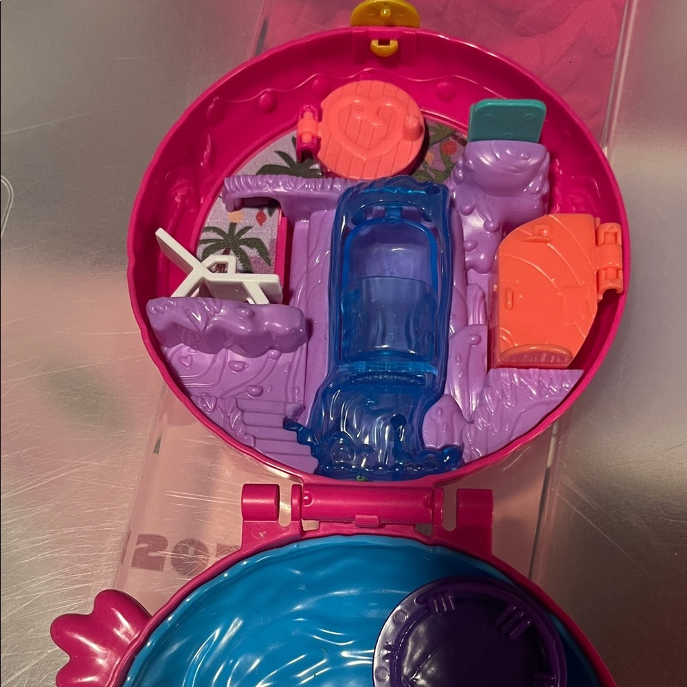 Polly pocket Flamingo Compact Playset with Pink and Blue Colors - Picture 3 of 5